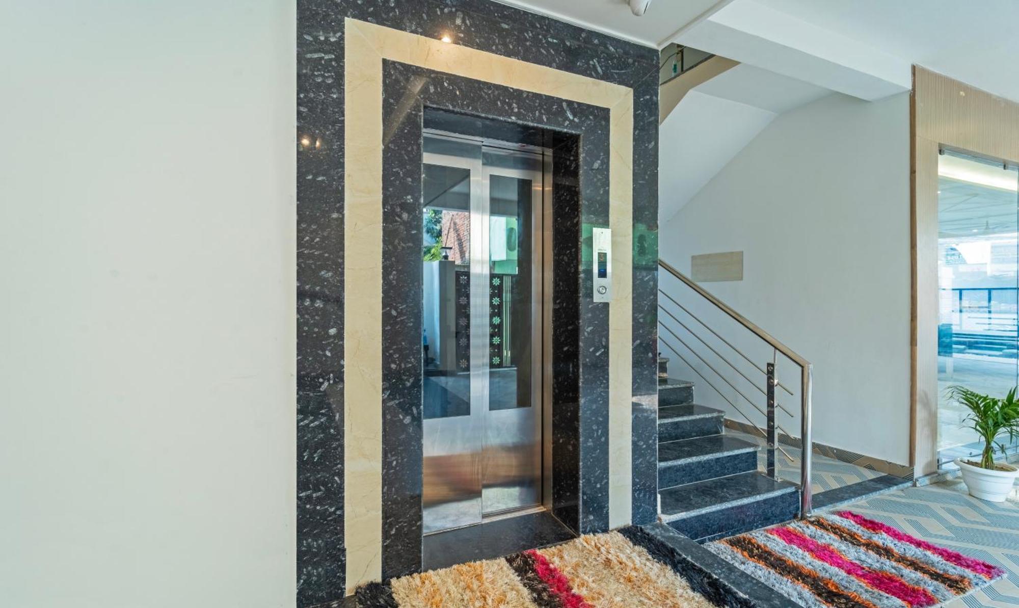 ורנאסי Treebo Raj Palace מראה חיצוני תמונה